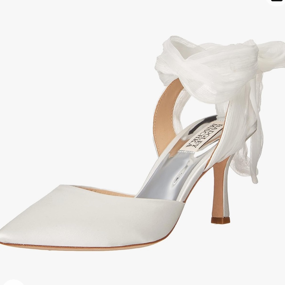 Badgley Mischka Blaze Pump White Satin
